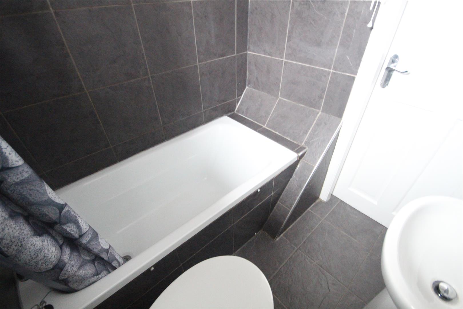 2 bedroom mid terrace house Let Agreed in Earby - IMG_2402.jpg